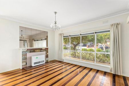 52 Lindenow Street, Reservoir VIC 3073 - Photo 2