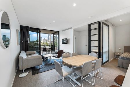 Valencia Residences - Photo 2