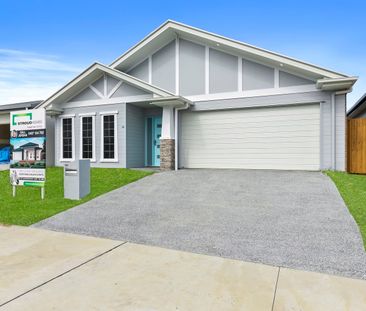 Family Home in Palmview - Photo 3