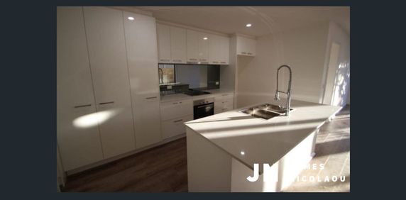 Stylish & Convenient Living in the Heart of Balaclava - Photo 2