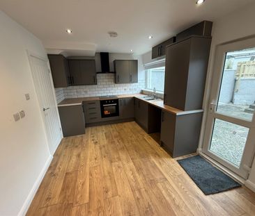 27 Dickson Park, - Photo 5