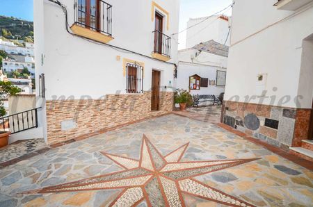 Townhouse in Sayalonga, Inland Andalucia at the foot of the mountains - Photo 5