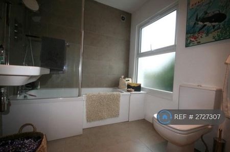 2 bedroom terraced house to rent - Photo 4