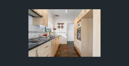 Spacious 4-Bedroom Family Home for Rent! - Photo 3