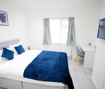 Room in a Shared House, Westrow Drive, IG11 - Photo 5