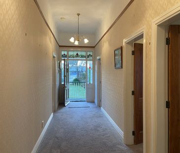 Beautiful Boulcott Villa - Photo 5