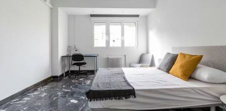 Calle Periodista Azzati, Valencia, Valencian Community 46002 - Photo 3