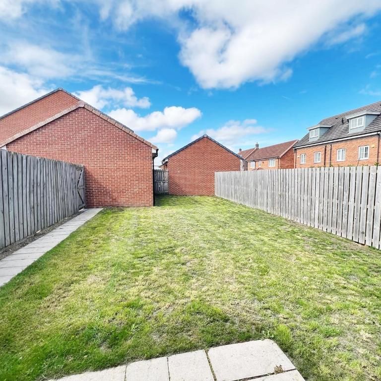 4 bedroom detached house to rent - Photo 1