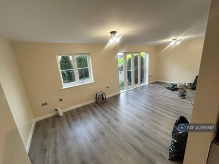 2 bedroom flat to rent - Photo 2