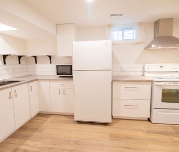 **ALL INCLUSIVE** 1 BEDROOM LOWER UNIT IN WELLAND!!! - Photo 2