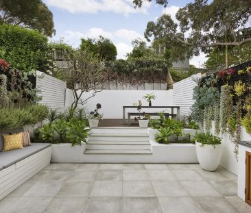 Exceptional State Of The Art Entertainers House with A laidback Coa... - Photo 2