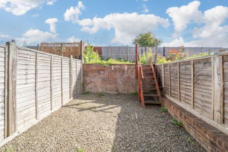 2 bedroom terraced house to rent - Photo 3