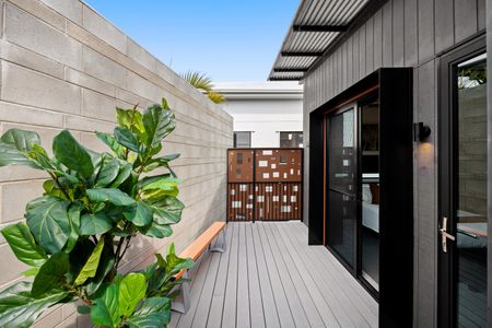 1/113 Nobby Parade, Miami QLD 4220 - House For Rent | Domain - Photo 3