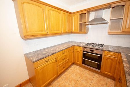 2 bedroom semi-detached house to rent - Photo 3