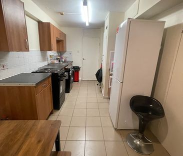 2 Bed Maisonette, Lulworth Court, N1 - Photo 4