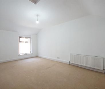 3 bedroom end of terrace house to rent - Photo 4