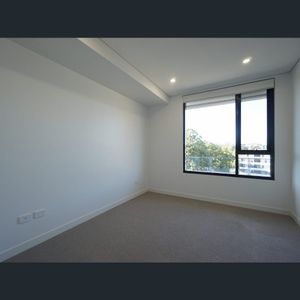 Modern One Bedroom Apartment - Photo 2