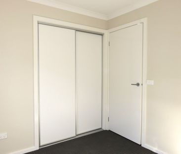 Spacious 4-Bedroom Family Home in Craigieburn - Photo 5