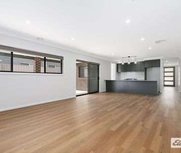 Spacious & Stylish 4 Bedroom Family Home Opposite Playground - Photo 1