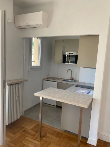 Location Appartement 2 pièces 41m² NICE 06000 - Photo 3