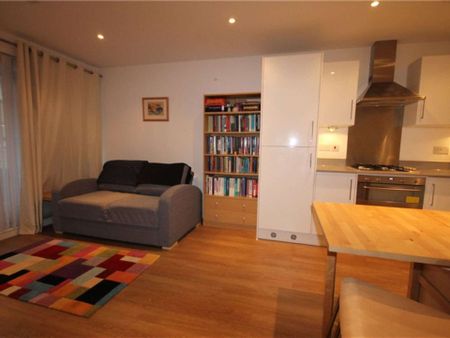 First Floor Apartment in a Central Location with Balcony - Photo 5