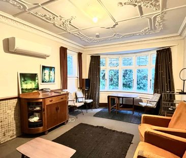 Elegant city house with sea views - Photo 1