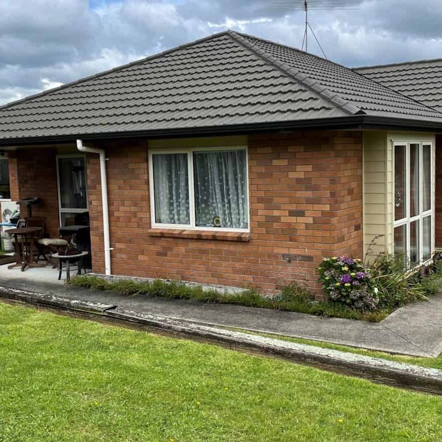 Spacious Family Retreat – Modern Living in a P... - Photo 1