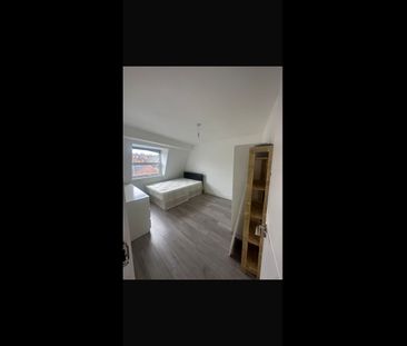 Room in a Shared Flat, Finchley Road, NW2 - Photo 5