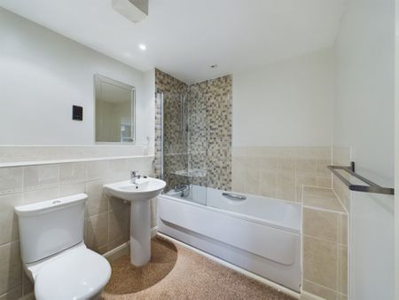 2 bedroom Apartment to rent - Photo 3