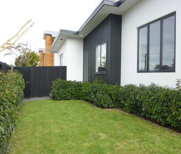 Modern 3-Bedroom Townhouse with Garage - Photo 3