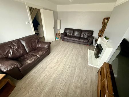 3 bedroom semi-detached house to rent - Photo 2