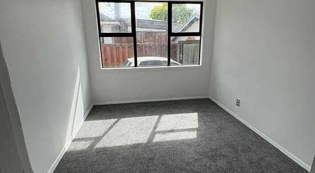 Charming 4BR Home in Otara! - Photo 2