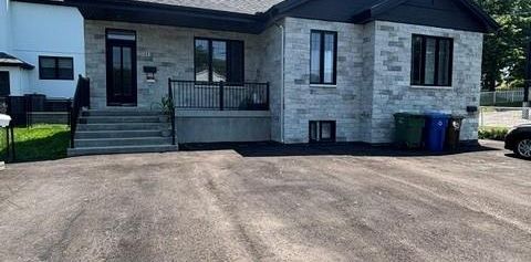 ✨🏡 Grand 4 1/2 - Haut de Duplex – Clé en main & semi-meublée 🏡✨ - Photo 2