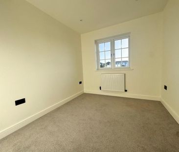 3 bedroom end of terrace house to rent - Photo 4
