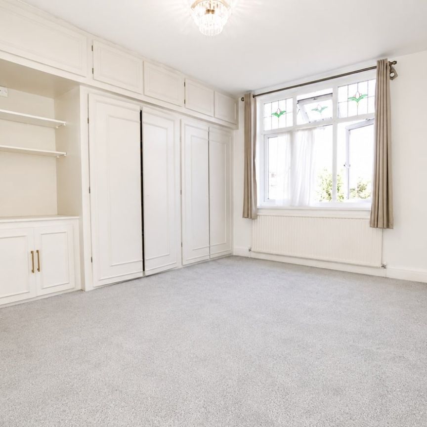 5 Bed Terraced House, Upney Lane, IG11 - Photo 1