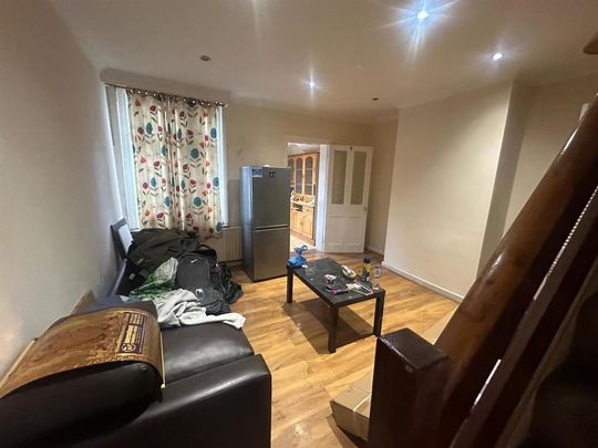 4 bedroom terraced house to rent - Photo 1
