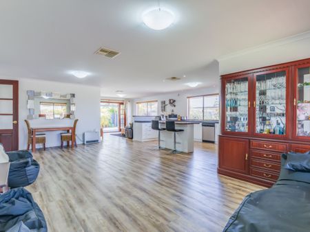 Privately Family Home! Coming Soon, Available from 7th May 2026 - Photo 3
