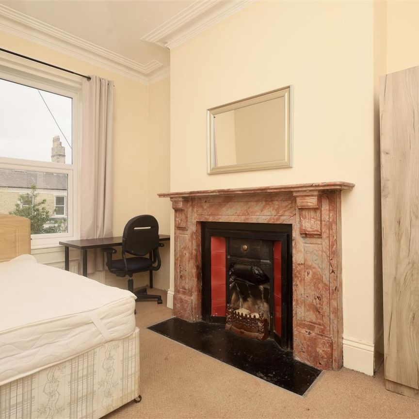 6 bedroom Student Terraced House to rent in Larkspur Terrace, Jesmond, Newcastle Upon Tyne, Ne2 - Photo 1