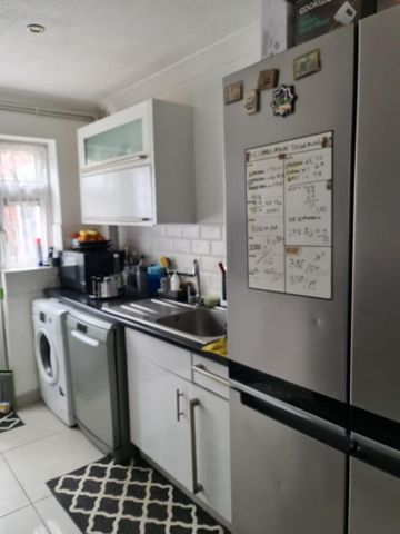 1 bedroom in a house share to rent - Photo 3