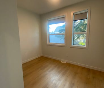 Beautiful 3 Bed Home in Killarney | Pet-Friendly | Across from Park... - Photo 3