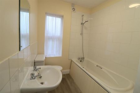 2 bedroom end of terrace house to rent - Photo 5
