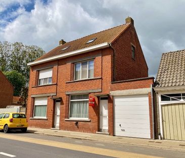 Rijwoning met grote garage en afgesloten tuin in de dorpskern - Photo 3