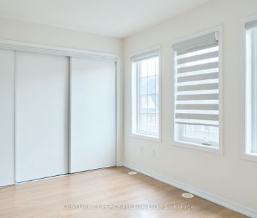 Condo Townhouse For Lease | E8139842 - Photo 2