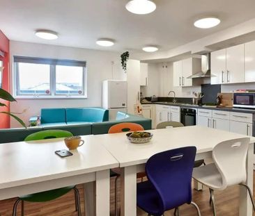 1 bedroom in a flat share to rent - Photo 4