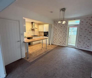 3 bedroom semi-detached house to rent - Photo 2
