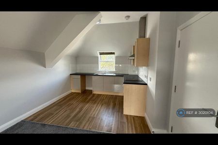2 bedroom flat to rent - Photo 2