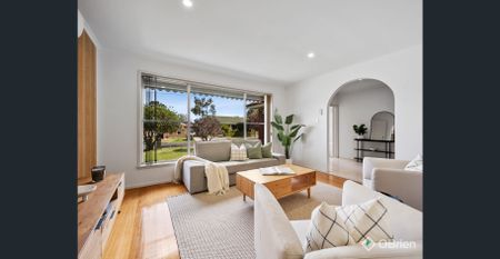 A LIGHT FILLED LITTLE GEM! - Photo 4