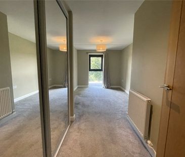 Third floor executive apartment with private SOUTH FACING BALCONY a... - Photo 2