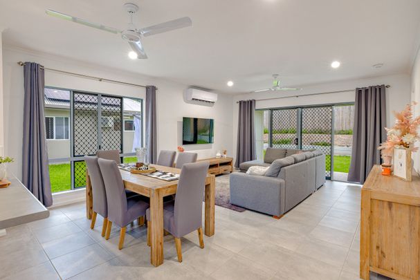 SPACIOUS FAMILY HOME IN SOUGHT AFTER EDMONTON! - Photo 1