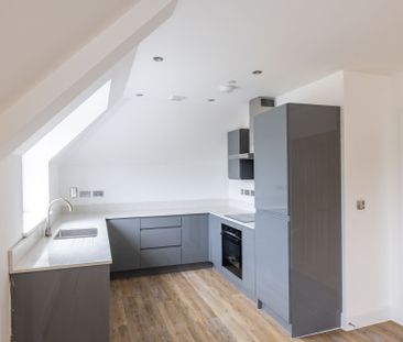 To Let 2 Bedroom Apartment - Photo 2